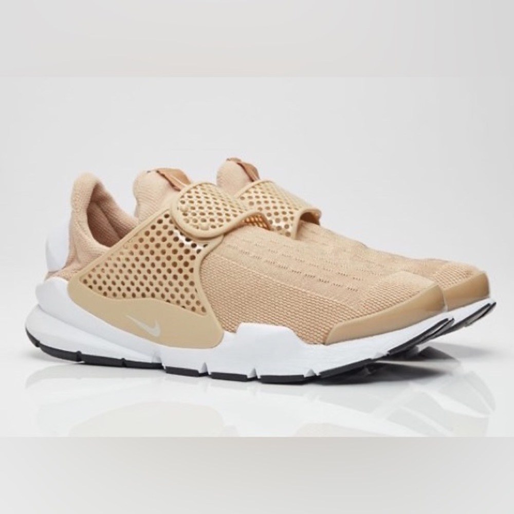 Nike sock dart tan sneaker like new size 8